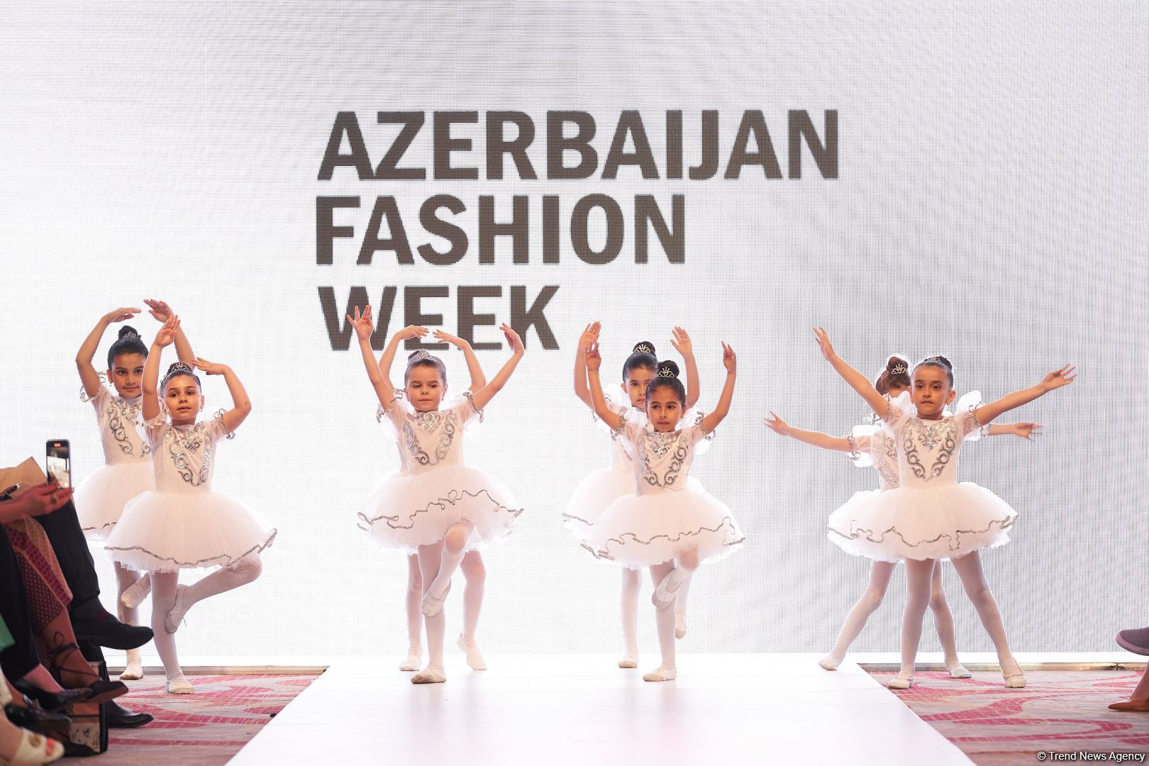 Azerbaijan Fashion Week 2022 – любимый Восток, футуризм, вечерние наряды (ФОТО)