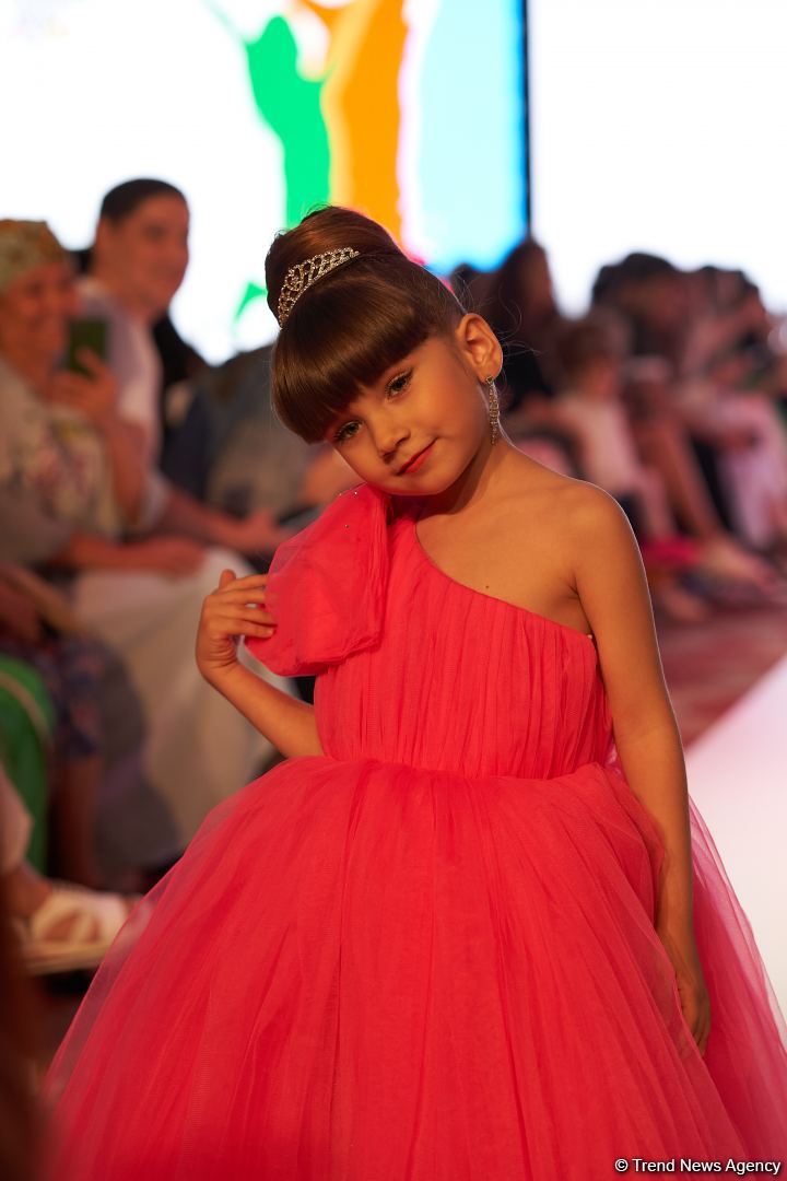 Azerbaijan Fashion Week 2022 – любимый Восток, футуризм, вечерние наряды (ФОТО)