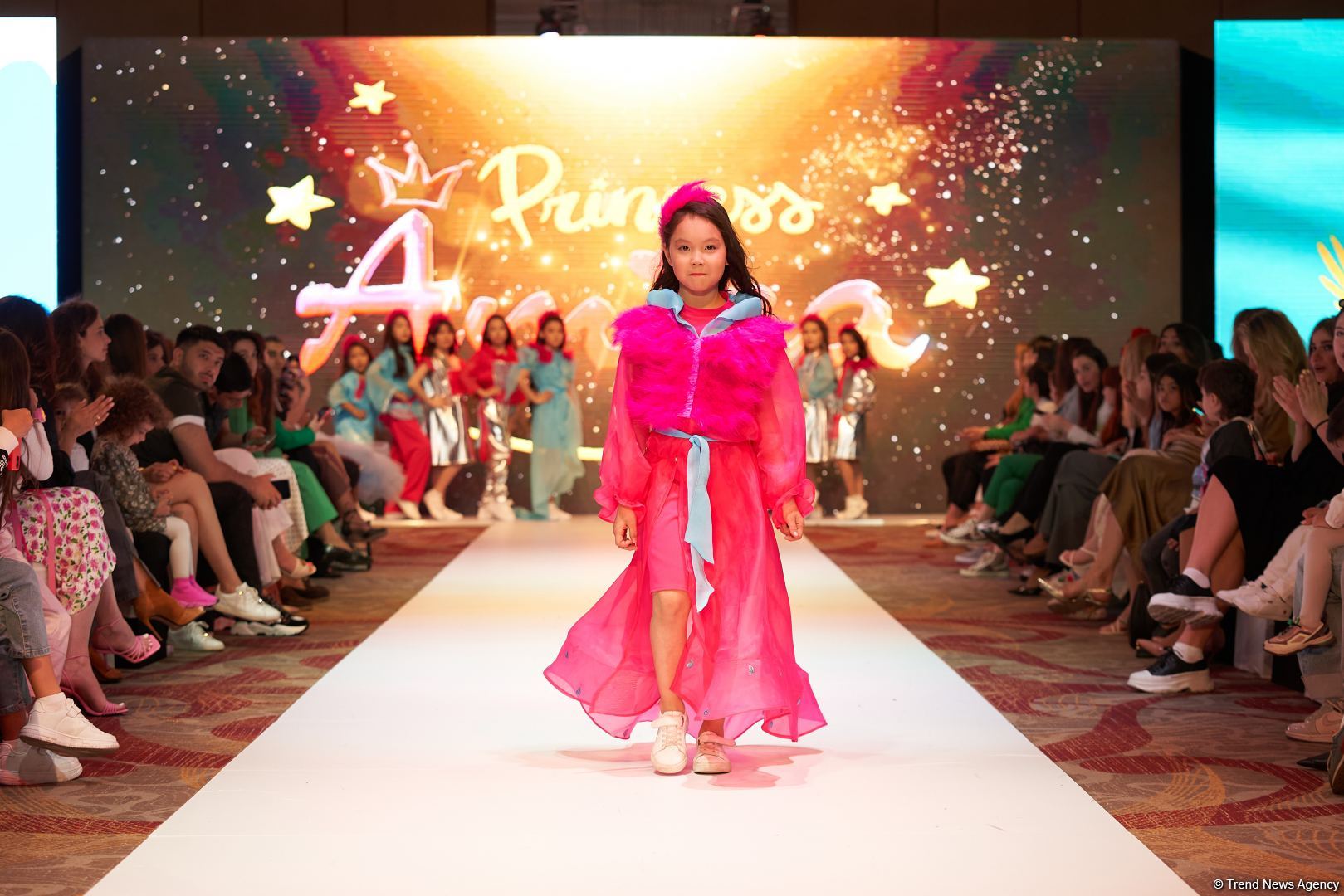 Azerbaijan Fashion Week 2022 – любимый Восток, футуризм, вечерние наряды (ФОТО)