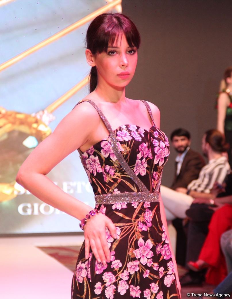 Фахрия Халафова представила новую коллекцию Bella Rosa на Azerbaijan Fashion Week (ФОТО)