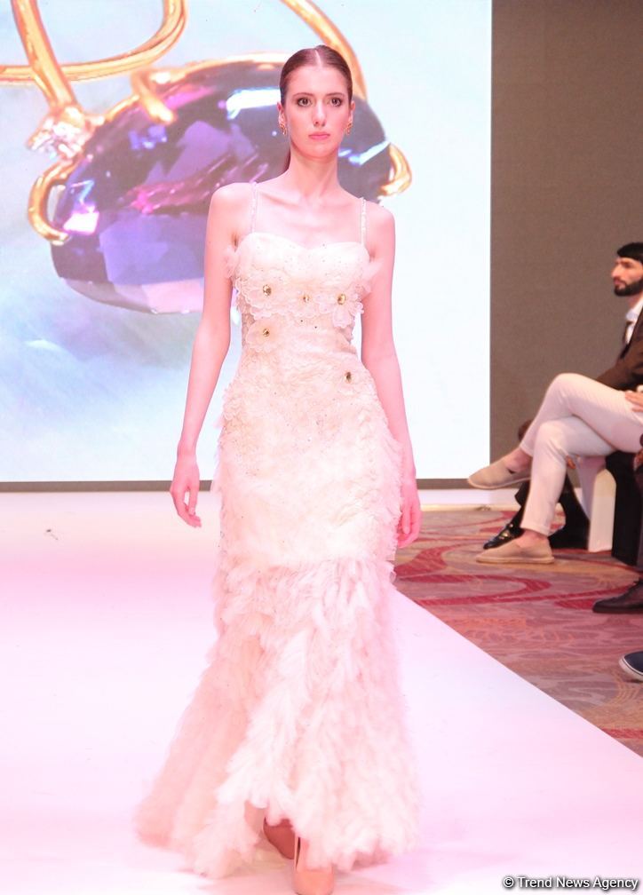 Фахрия Халафова представила новую коллекцию Bella Rosa на Azerbaijan Fashion Week (ФОТО)