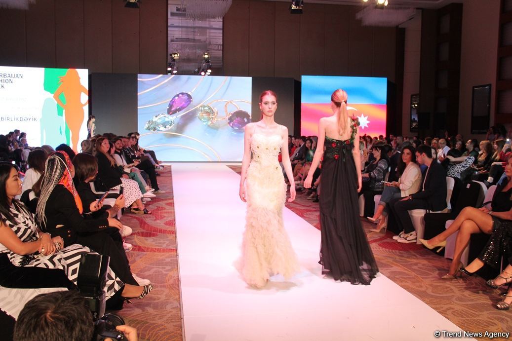 Фахрия Халафова представила новую коллекцию Bella Rosa на Azerbaijan Fashion Week (ФОТО)