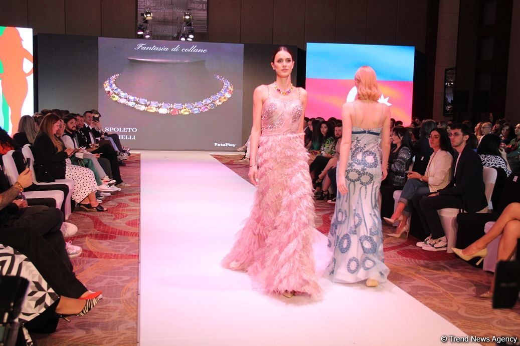 Фахрия Халафова представила новую коллекцию Bella Rosa на Azerbaijan Fashion Week (ФОТО)