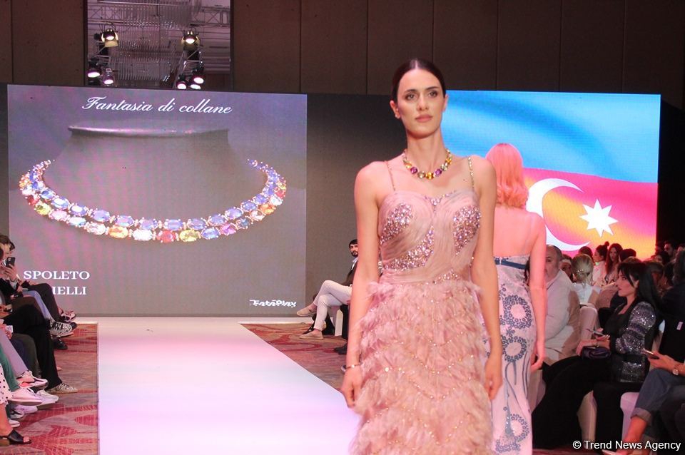 Фахрия Халафова представила новую коллекцию Bella Rosa на Azerbaijan Fashion Week (ФОТО)