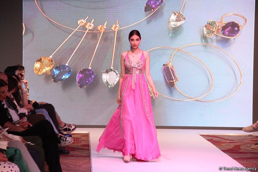 Фахрия Халафова представила новую коллекцию Bella Rosa на Azerbaijan Fashion Week (ФОТО)