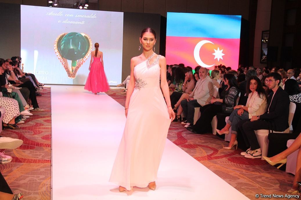 Фахрия Халафова представила новую коллекцию Bella Rosa на Azerbaijan Fashion Week (ФОТО)