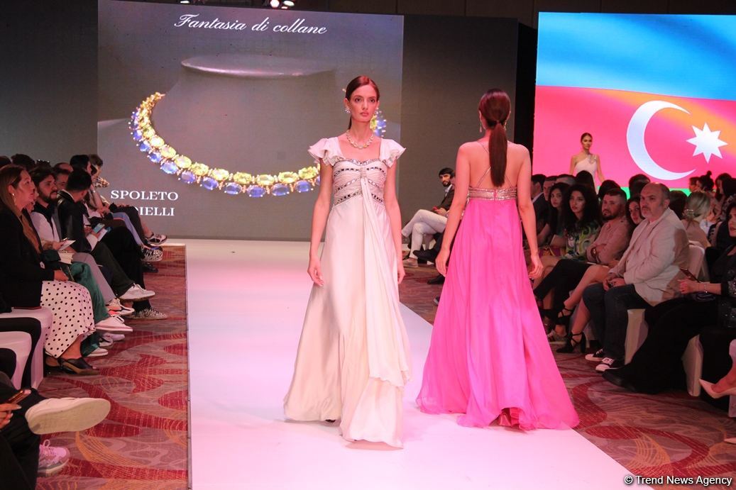 Фахрия Халафова представила новую коллекцию Bella Rosa на Azerbaijan Fashion Week (ФОТО)