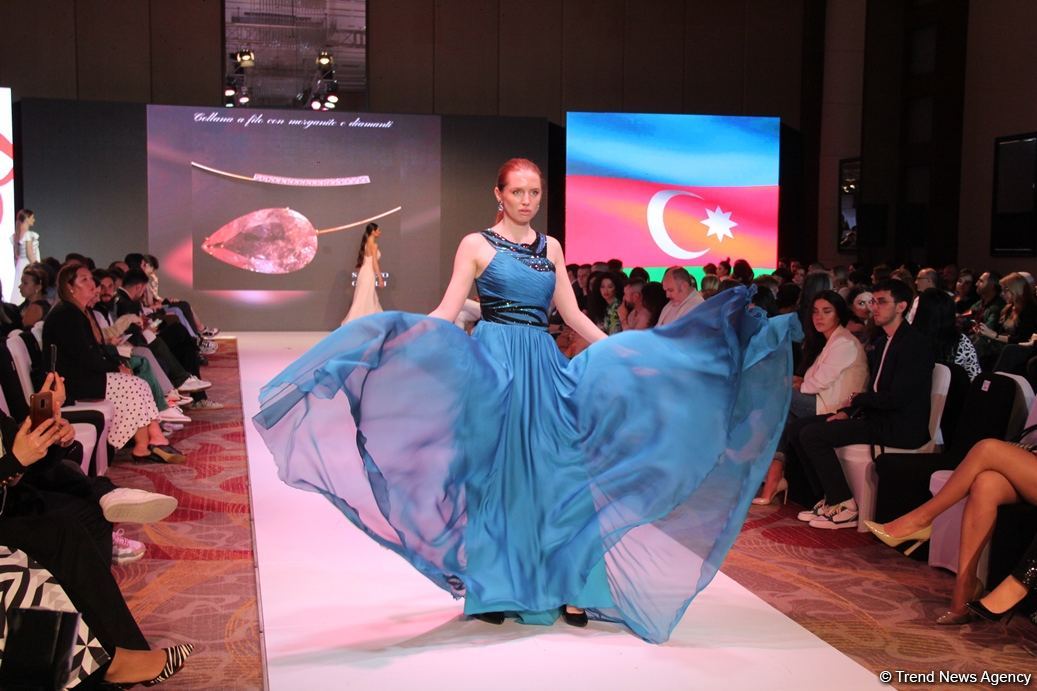 Фахрия Халафова представила новую коллекцию Bella Rosa на Azerbaijan Fashion Week (ФОТО)