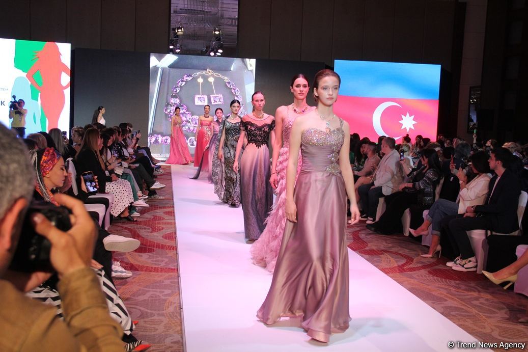 Фахрия Халафова представила новую коллекцию Bella Rosa на Azerbaijan Fashion Week (ФОТО)