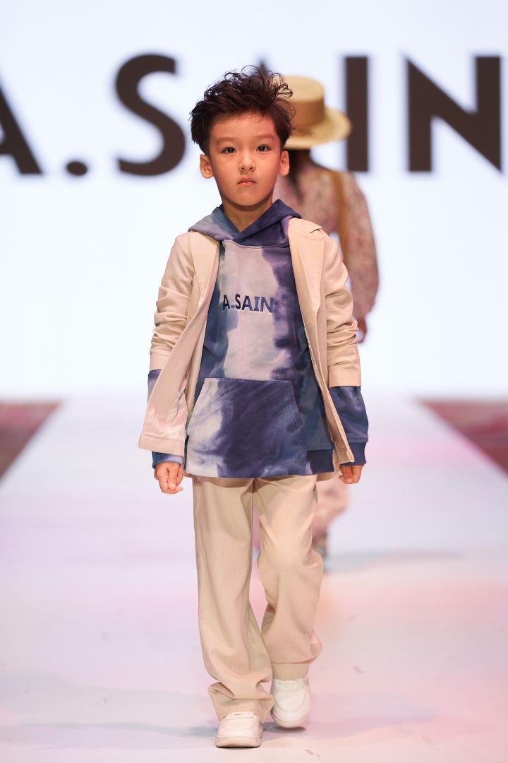 Приятный шок на Azerbaijan Fashion Week 2022 - на подиум вышли модели разного возраста, роста и веса (ФОТО)