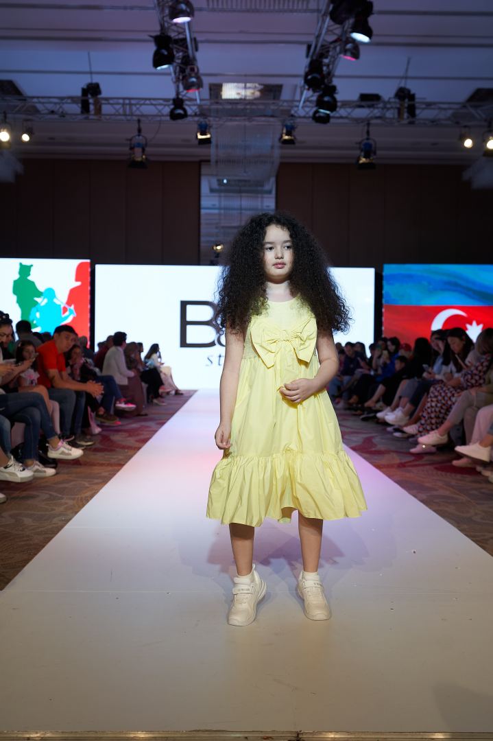 Приятный шок на Azerbaijan Fashion Week 2022 - на подиум вышли модели разного возраста, роста и веса (ФОТО)