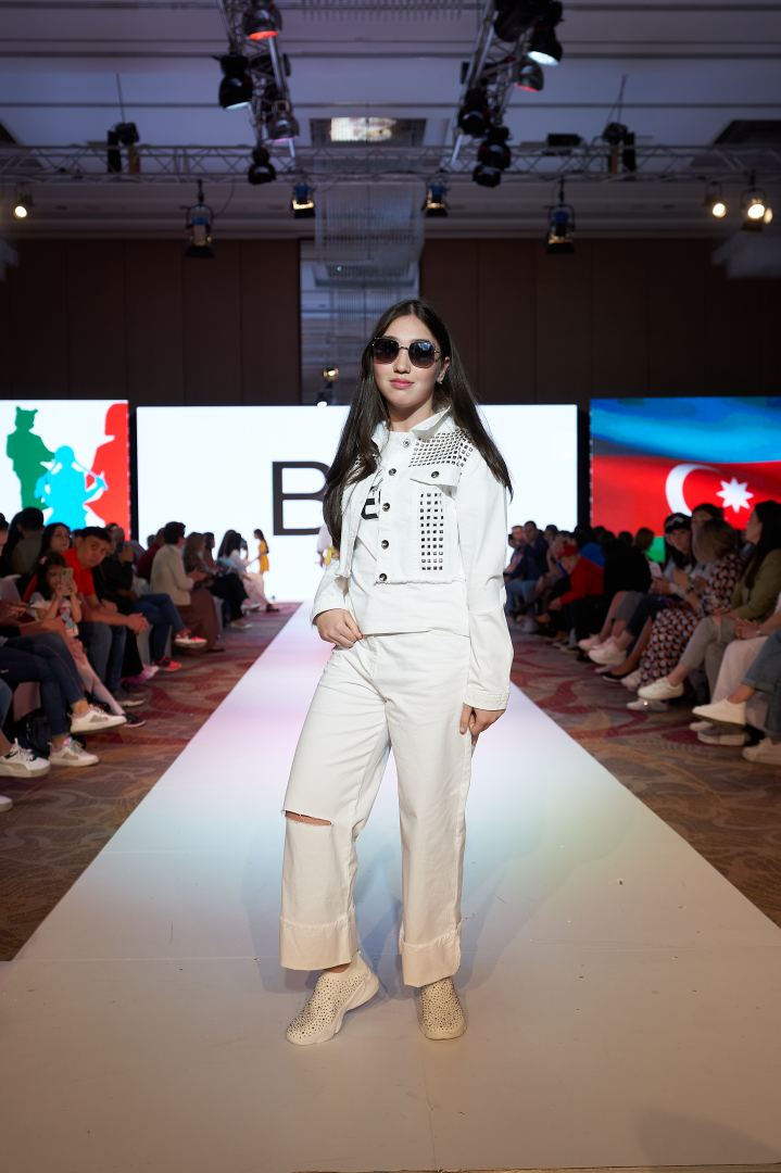 Приятный шок на Azerbaijan Fashion Week 2022 - на подиум вышли модели разного возраста, роста и веса (ФОТО)