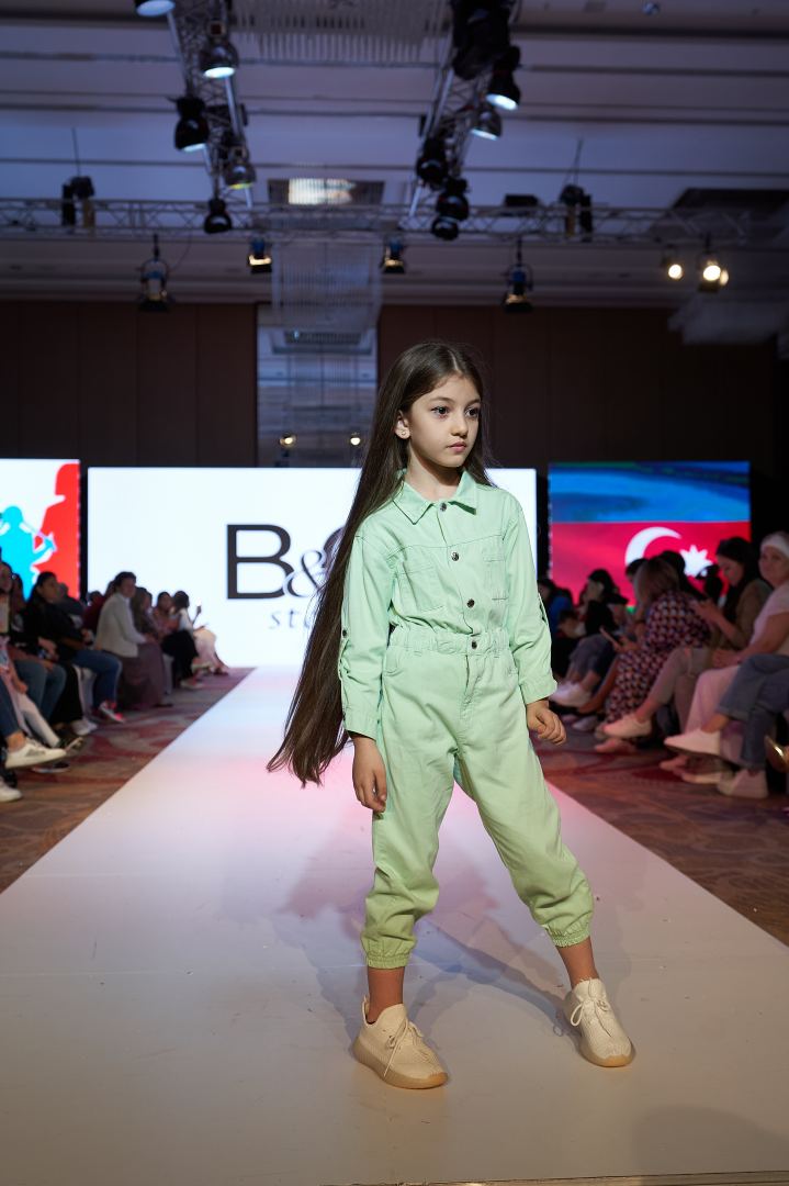 Приятный шок на Azerbaijan Fashion Week 2022 - на подиум вышли модели разного возраста, роста и веса (ФОТО)