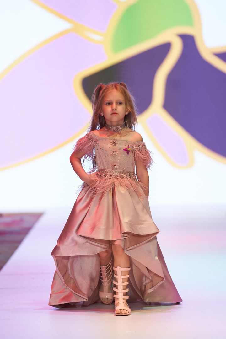 Приятный шок на Azerbaijan Fashion Week 2022 - на подиум вышли модели разного возраста, роста и веса (ФОТО)