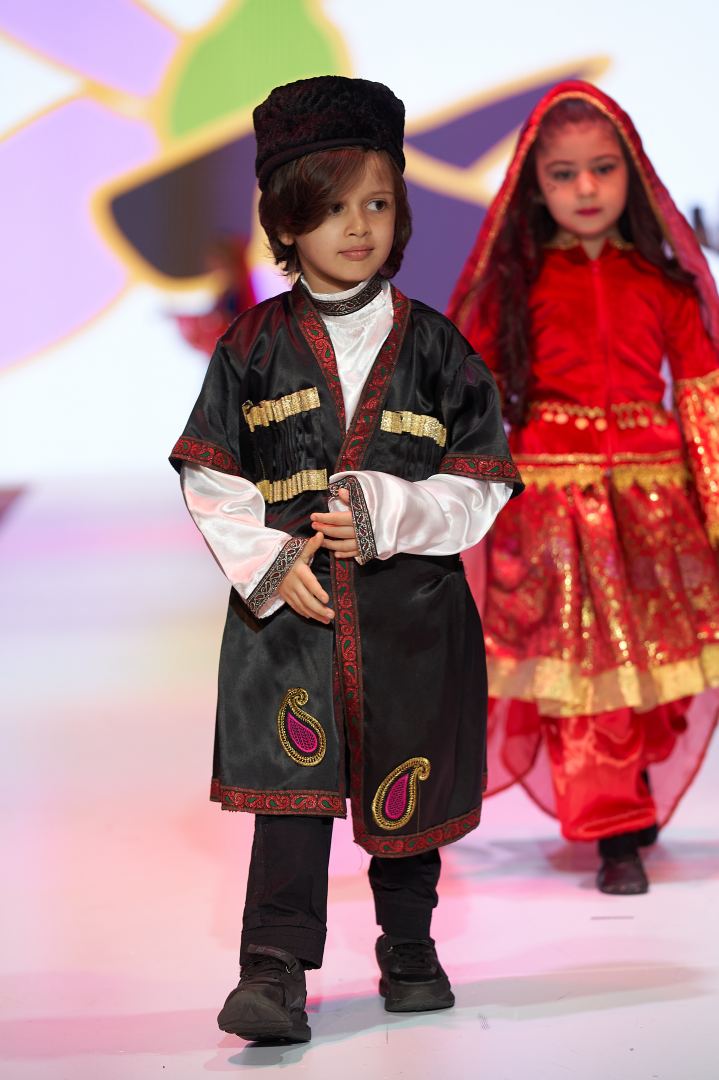 Приятный шок на Azerbaijan Fashion Week 2022 - на подиум вышли модели разного возраста, роста и веса (ФОТО)