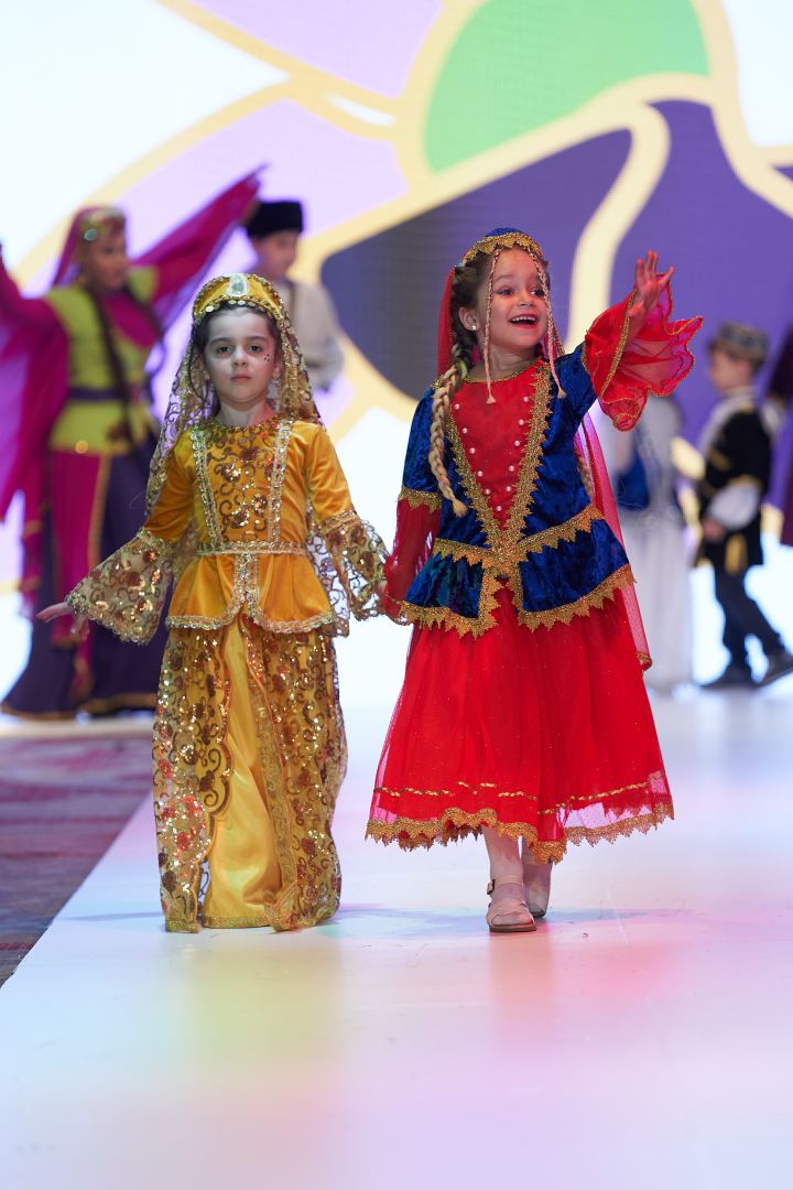 Приятный шок на Azerbaijan Fashion Week 2022 - на подиум вышли модели разного возраста, роста и веса (ФОТО)