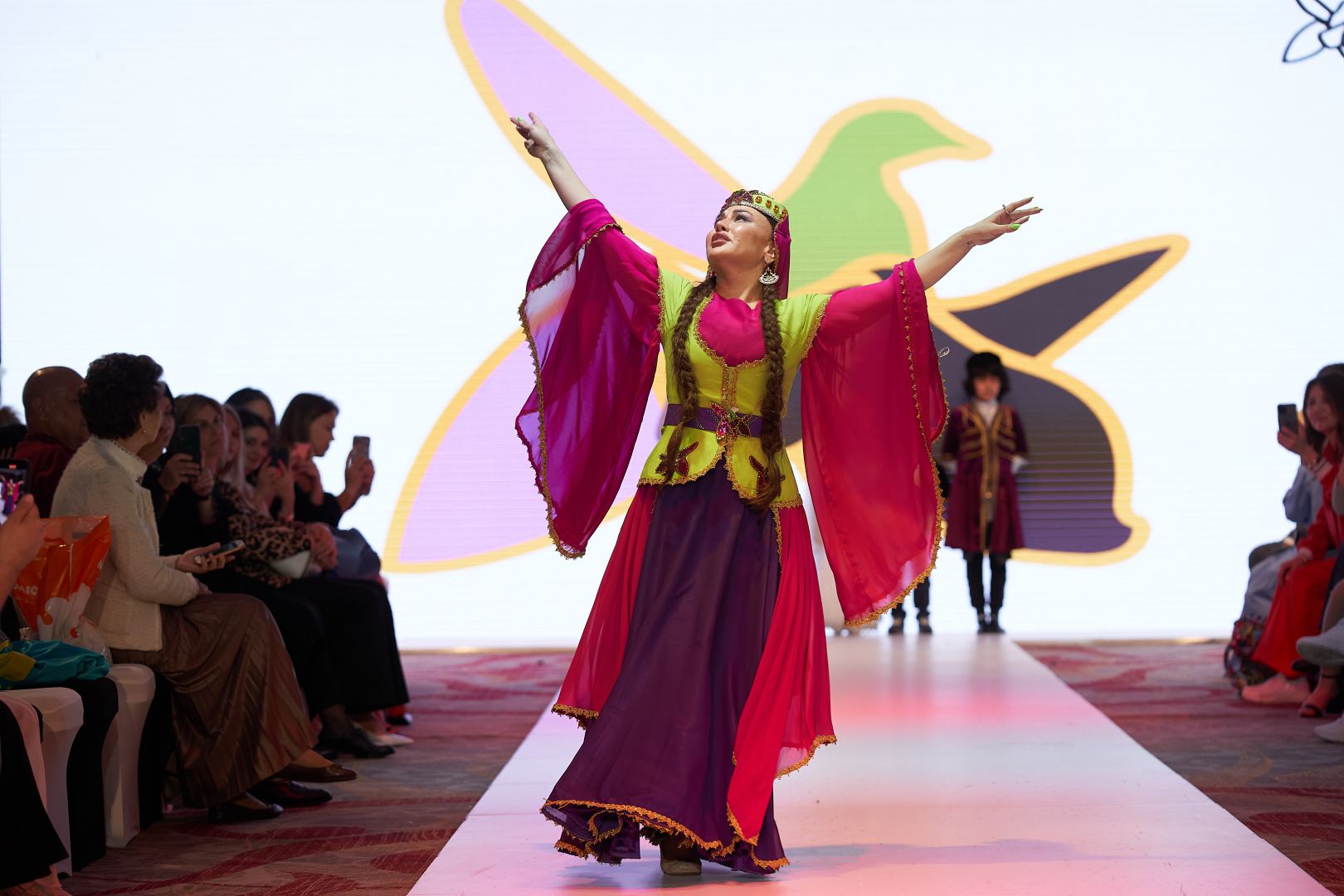 Приятный шок на Azerbaijan Fashion Week 2022 - на подиум вышли модели разного возраста, роста и веса (ФОТО)