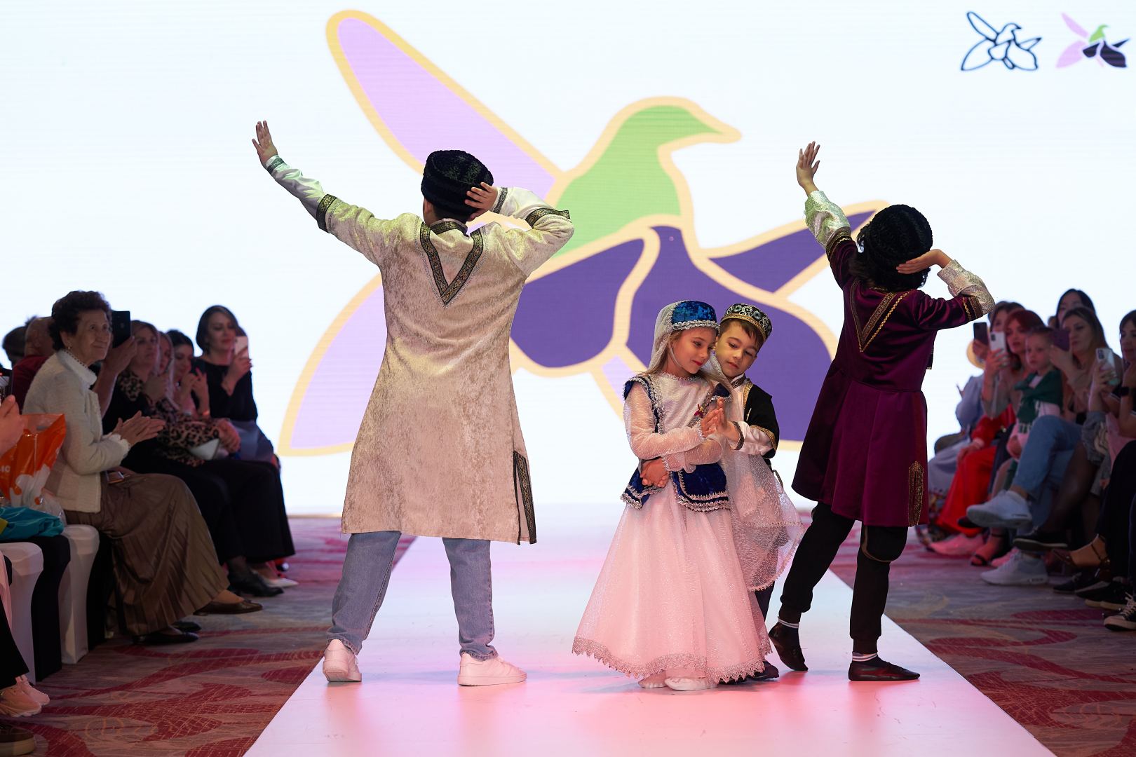 Приятный шок на Azerbaijan Fashion Week 2022 - на подиум вышли модели разного возраста, роста и веса (ФОТО)