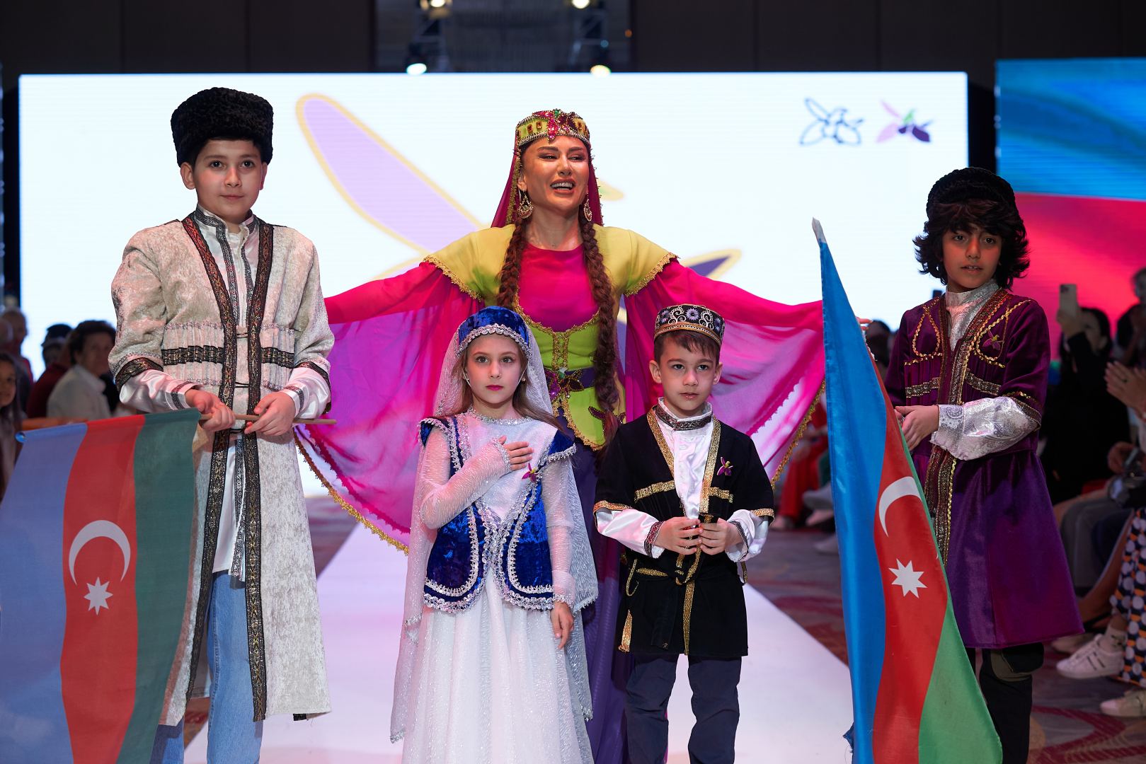 Приятный шок на Azerbaijan Fashion Week 2022 - на подиум вышли модели разного возраста, роста и веса (ФОТО)