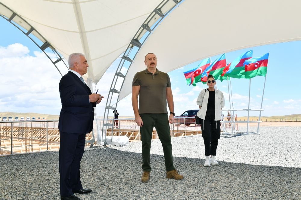 Президент Ильхам Алиев и Первая леди Мехрибан Алиева совершили поездку в Физулинский, Джебраильский и Зангиланский районы (ФОТО)