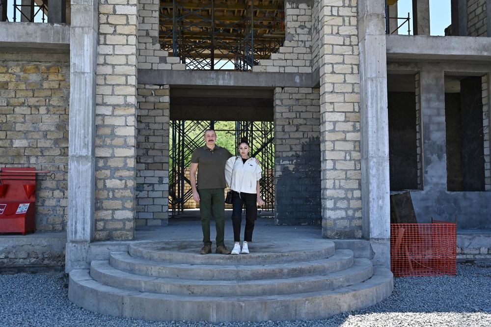 Президент Ильхам Алиев и Первая леди Мехрибан Алиева ознакомились со строительством Зангиланской мечети (ФОТО/ВИДЕО)