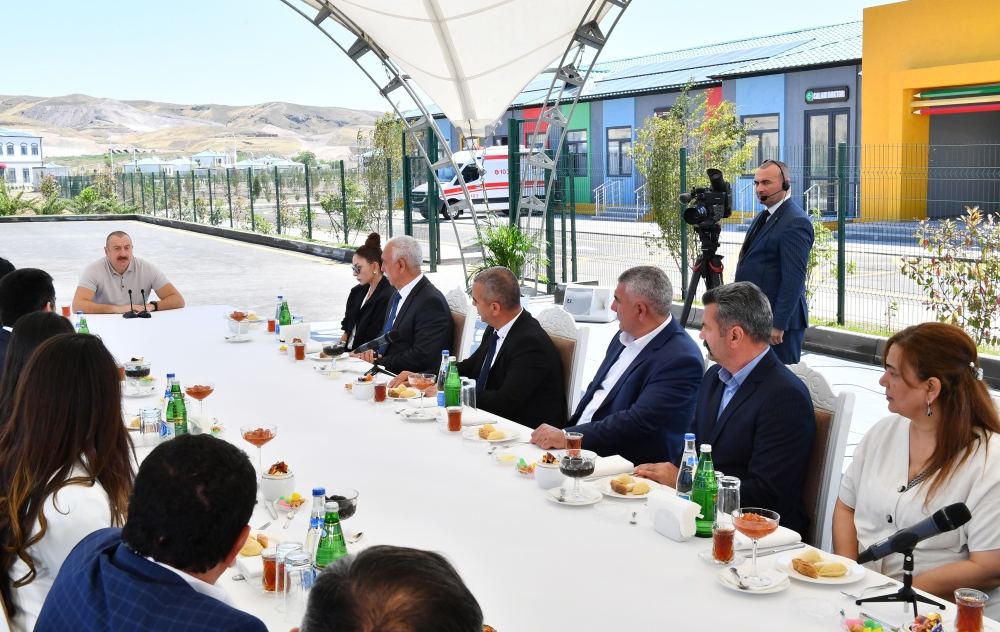 Президент Ильхам Алиев и Первая леди Мехрибан Алиева приняли участие в церемонии открытия первого этапа проекта «Умное село» в Зангиланском районе (ФОТО/ВИДЕО)