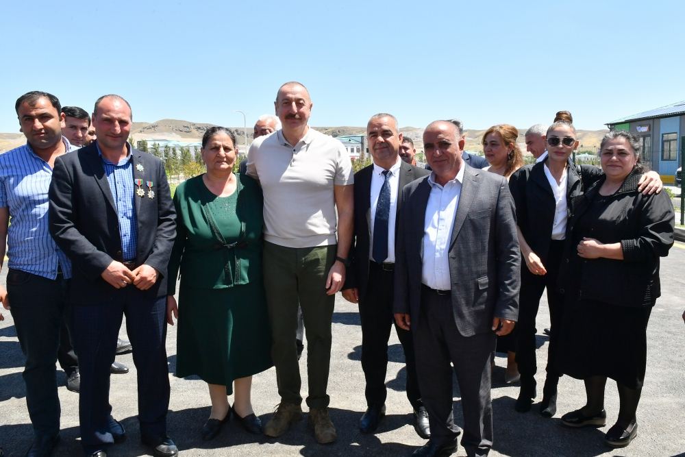 Президент Ильхам Алиев и Первая леди Мехрибан Алиева приняли участие в церемонии открытия первого этапа проекта «Умное село» в Зангиланском районе (ФОТО/ВИДЕО)