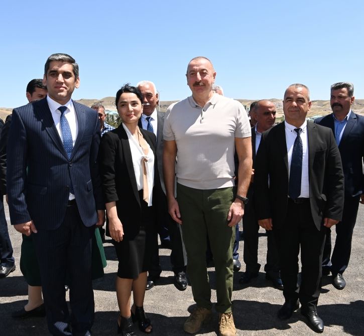 Президент Ильхам Алиев и Первая леди Мехрибан Алиева приняли участие в церемонии открытия первого этапа проекта «Умное село» в Зангиланском районе (ФОТО/ВИДЕО)
