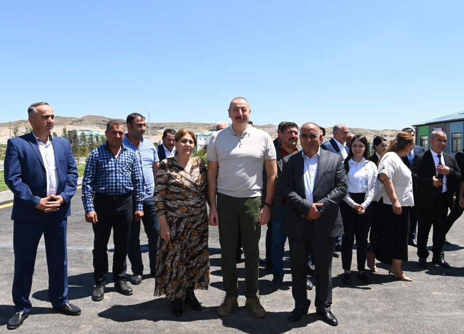 Президент Ильхам Алиев и Первая леди Мехрибан Алиева приняли участие в церемонии открытия первого этапа проекта «Умное село» в Зангиланском районе (ФОТО/ВИДЕО)