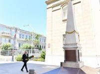 President Ilham Aliyev visits monument to Azerbaijan Democratic Republic (PHOTO/VIDEO)