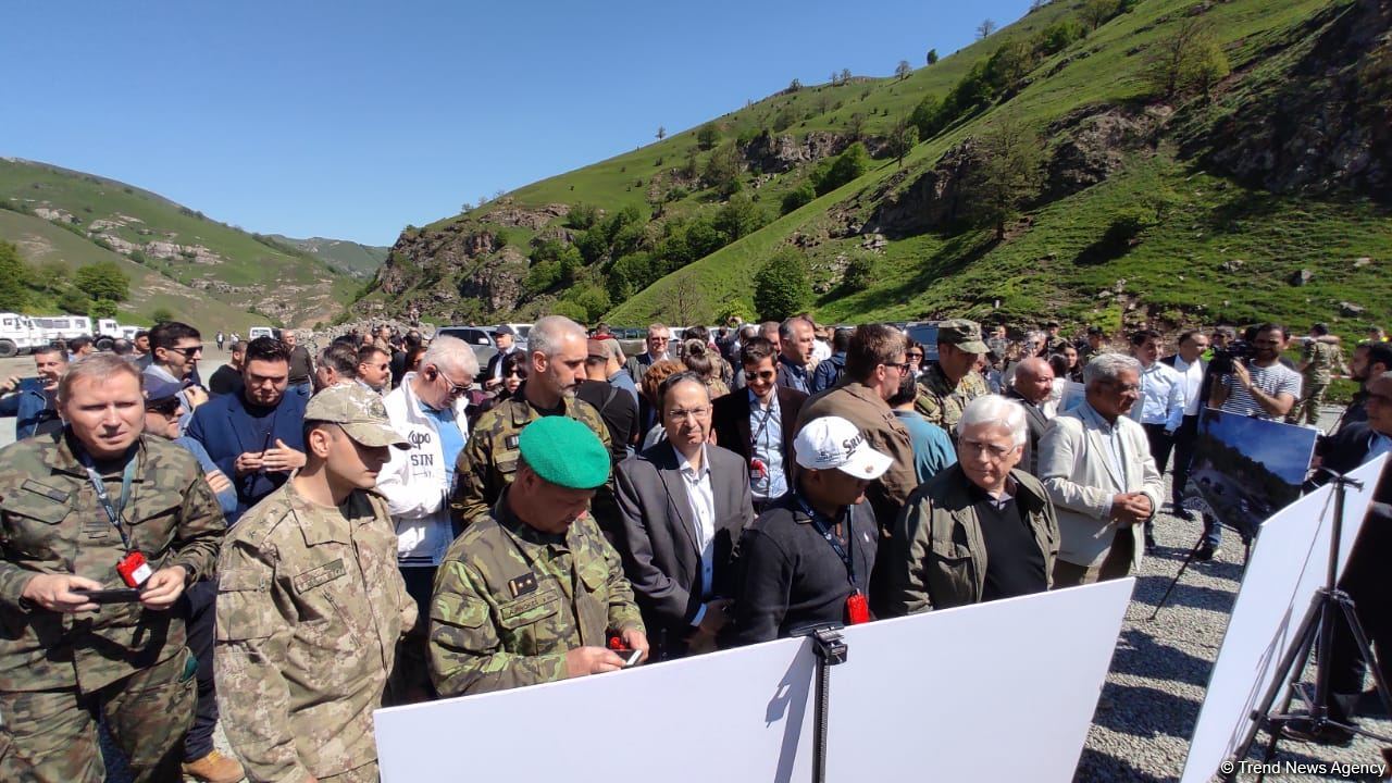 Diplomats get familiarized with tunnel construction work in Azerbaijan's Kalbajar (PHOTO)
