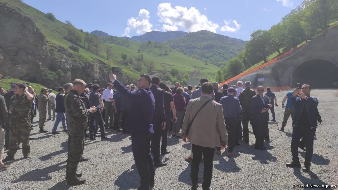 Diplomats get familiarized with tunnel construction work in Azerbaijan's Kalbajar (PHOTO)