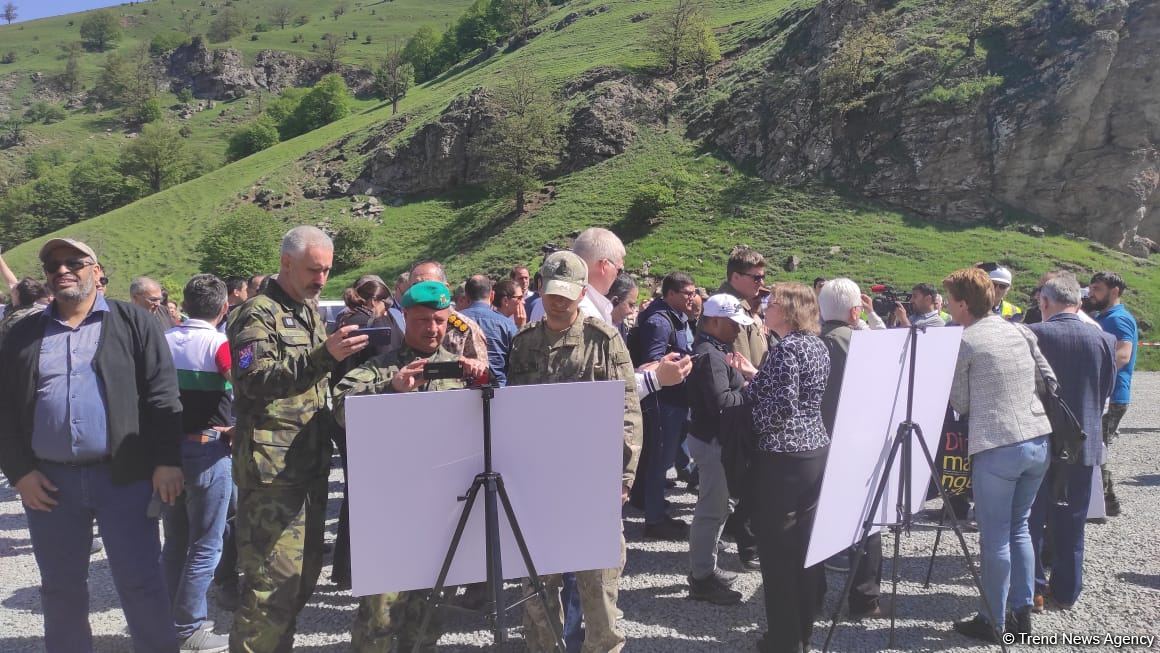 Diplomats get familiarized with tunnel construction work in Azerbaijan's Kalbajar (PHOTO)