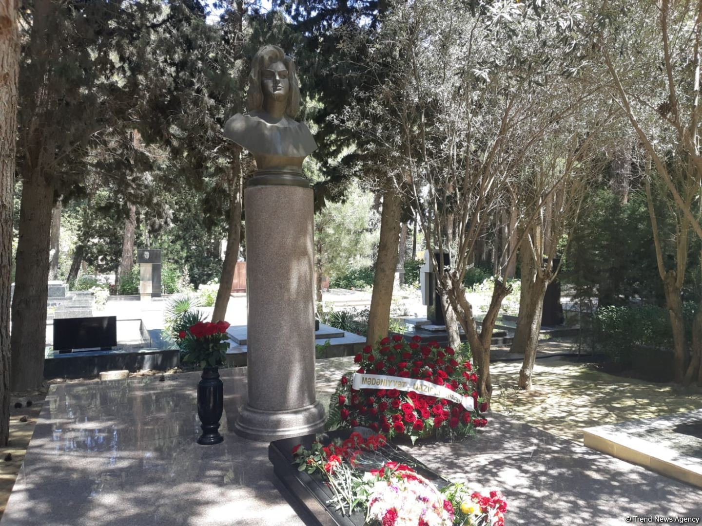 В Баку почтили память известной ханенде Сары Гадимовой (ФОТО)