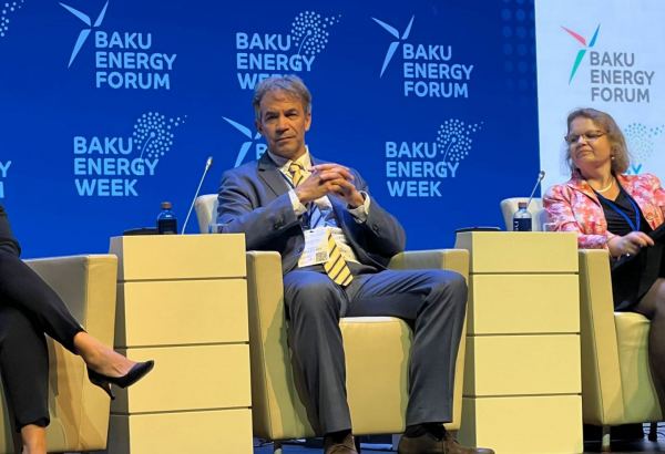 World Bank maps potential wind farm sites in Azerbaijan's sector of Caspian Sea
