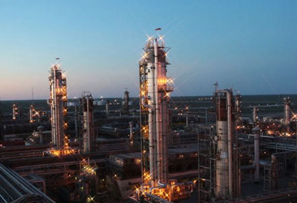 В прошлом месяце стоимость добычи сырой нефти и природного газа в Азербайджане составила 3,1 млрд манатов