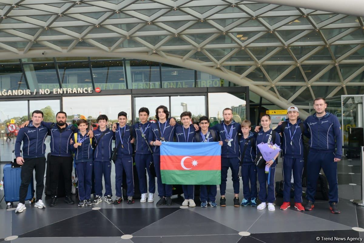 Азербайджанские гимнасты привезли в Баку из Италии медали Чемпионата Европы (ФОТО)