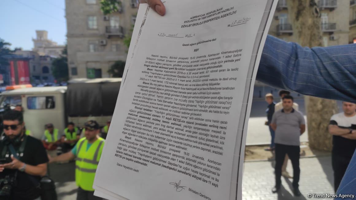 В Баку демонтируется незаконная парковка (ФОТО)