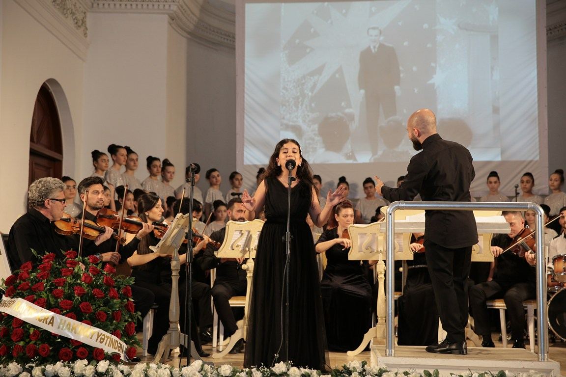 "Ey əziz anam, Azərbaycan" - к 80-летию легендарного Муслима Магомаева  (ФОТО)