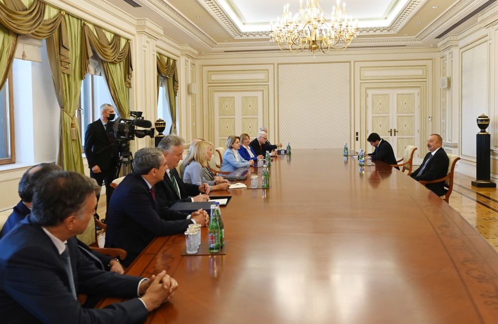 President Ilham Aliyev receives co-chairs and board members of Nizami Ganjavi International Center (PHOTO)