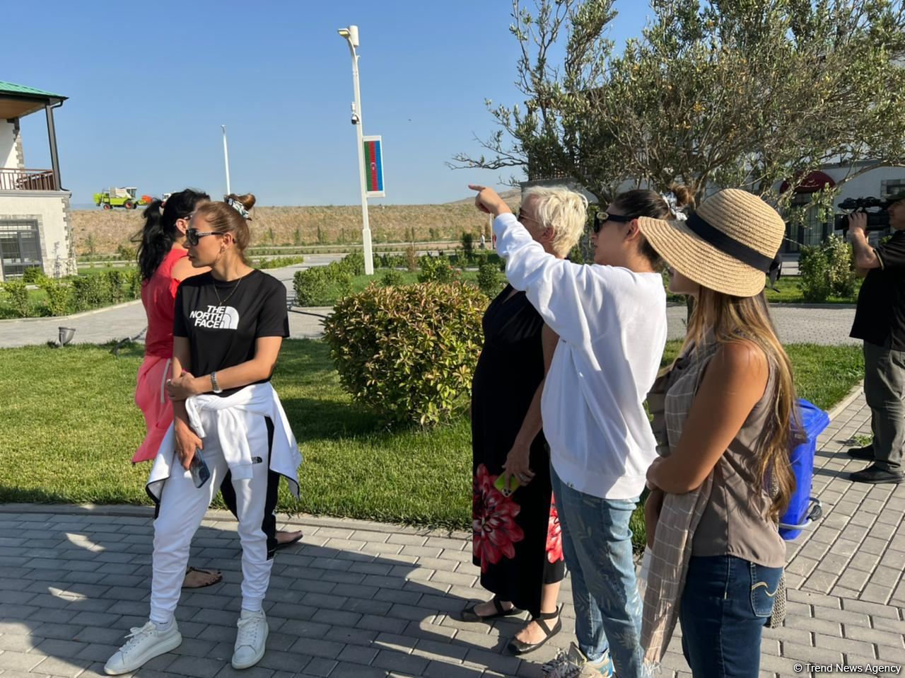 Group of international travelers visit 'smart village' of Aghali (PHOTO)