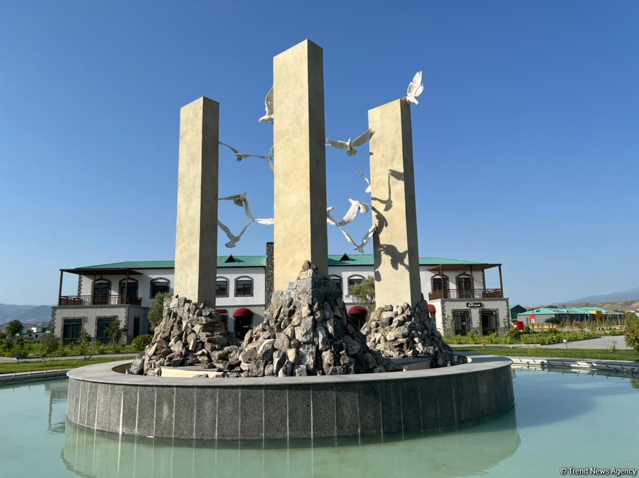 Group of international travelers visit 'smart village' of Aghali (PHOTO)