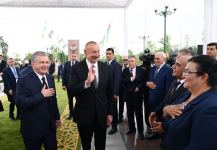 Президент Ильхам Алиев и Президент Шавкат Мирзиёев приняли участие в церемонии открытия площади Гейдара Алиева в Ташкенте (ФОТО/ВИДЕО)