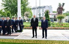 Президент Ильхам Алиев и Президент Шавкат Мирзиёев приняли участие в церемонии открытия площади Гейдара Алиева в Ташкенте (ФОТО/ВИДЕО)