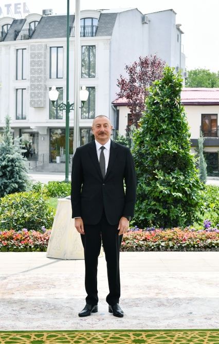 Президент Ильхам Алиев и Президент Шавкат Мирзиёев приняли участие в церемонии открытия площади Гейдара Алиева в Ташкенте (ФОТО/ВИДЕО)