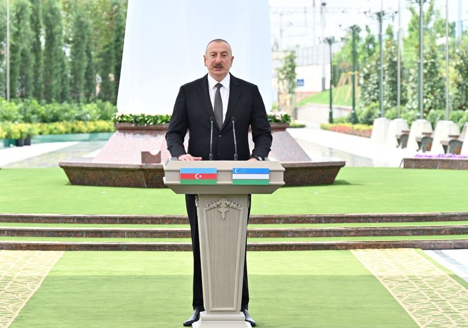 Президент Ильхам Алиев и Президент Шавкат Мирзиёев приняли участие в церемонии открытия площади Гейдара Алиева в Ташкенте (ФОТО/ВИДЕО)