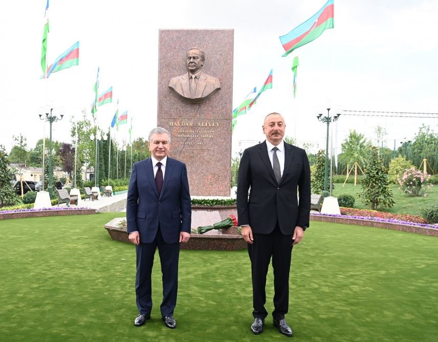 Президент Ильхам Алиев и Президент Шавкат Мирзиёев приняли участие в церемонии открытия площади Гейдара Алиева в Ташкенте (ФОТО/ВИДЕО)