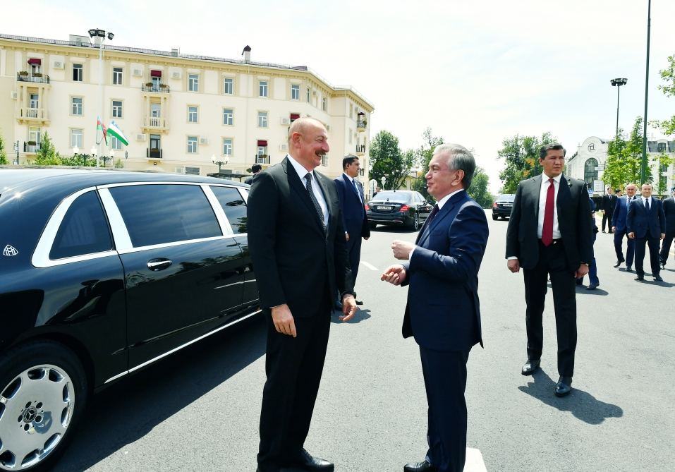 Президент Ильхам Алиев и Президент Шавкат Мирзиёев приняли участие в церемонии открытия площади Гейдара Алиева в Ташкенте (ФОТО/ВИДЕО)