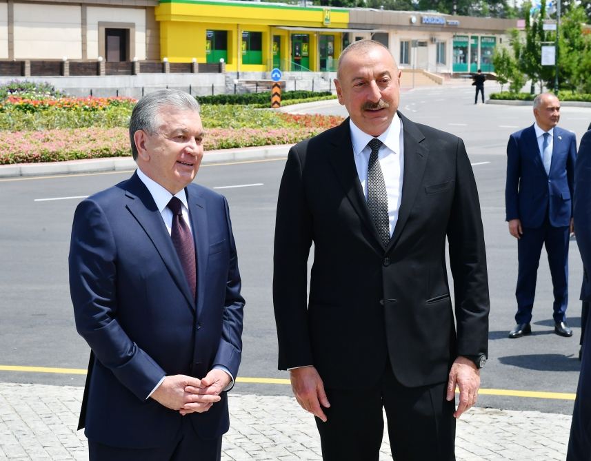 Президент Ильхам Алиев и Президент Шавкат Мирзиёев приняли участие в церемонии открытия площади Гейдара Алиева в Ташкенте (ФОТО/ВИДЕО)