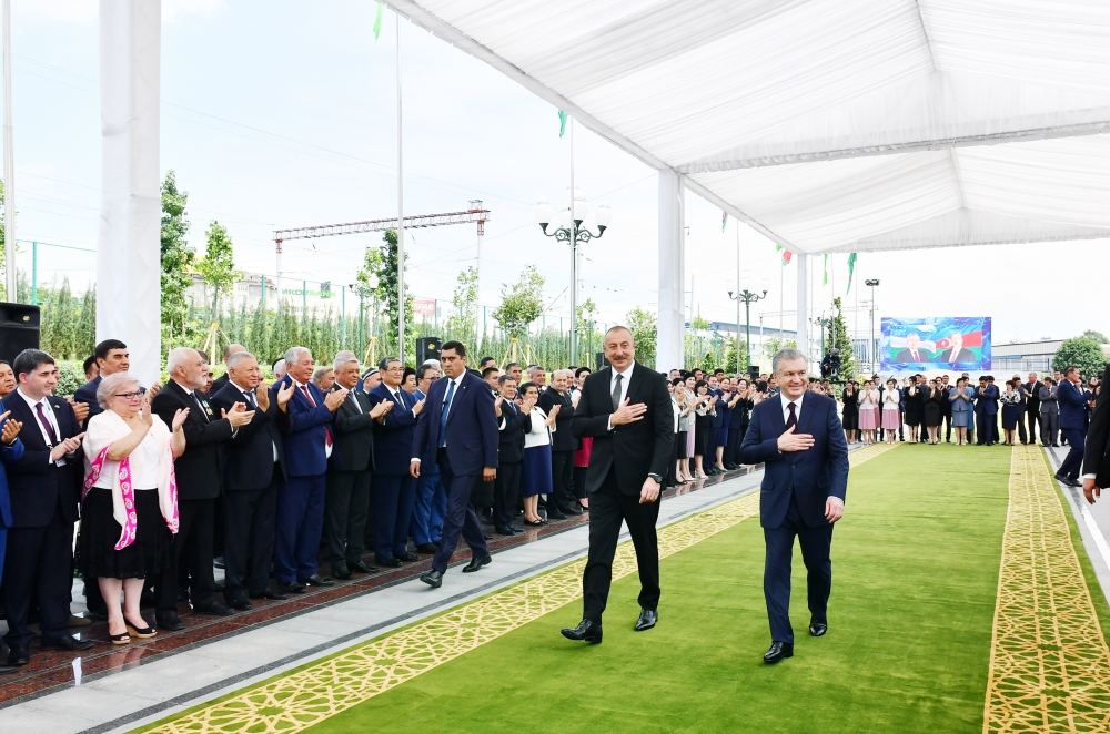 Президент Ильхам Алиев и Президент Шавкат Мирзиёев приняли участие в церемонии открытия площади Гейдара Алиева в Ташкенте (ФОТО/ВИДЕО)
